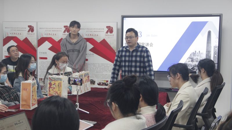 小标题：叉车证的重要性